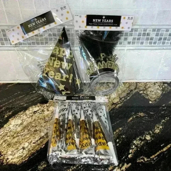 NEW! New Years Party Hats (8) Tiaras (4) & Noisemakers (8) Black & Gold Bundle! - Picture 1 of 12